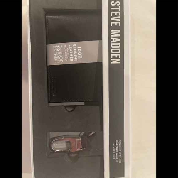 COPY - STEVE MADDEN WALLET & KEY FOB - Picture 5 of 5